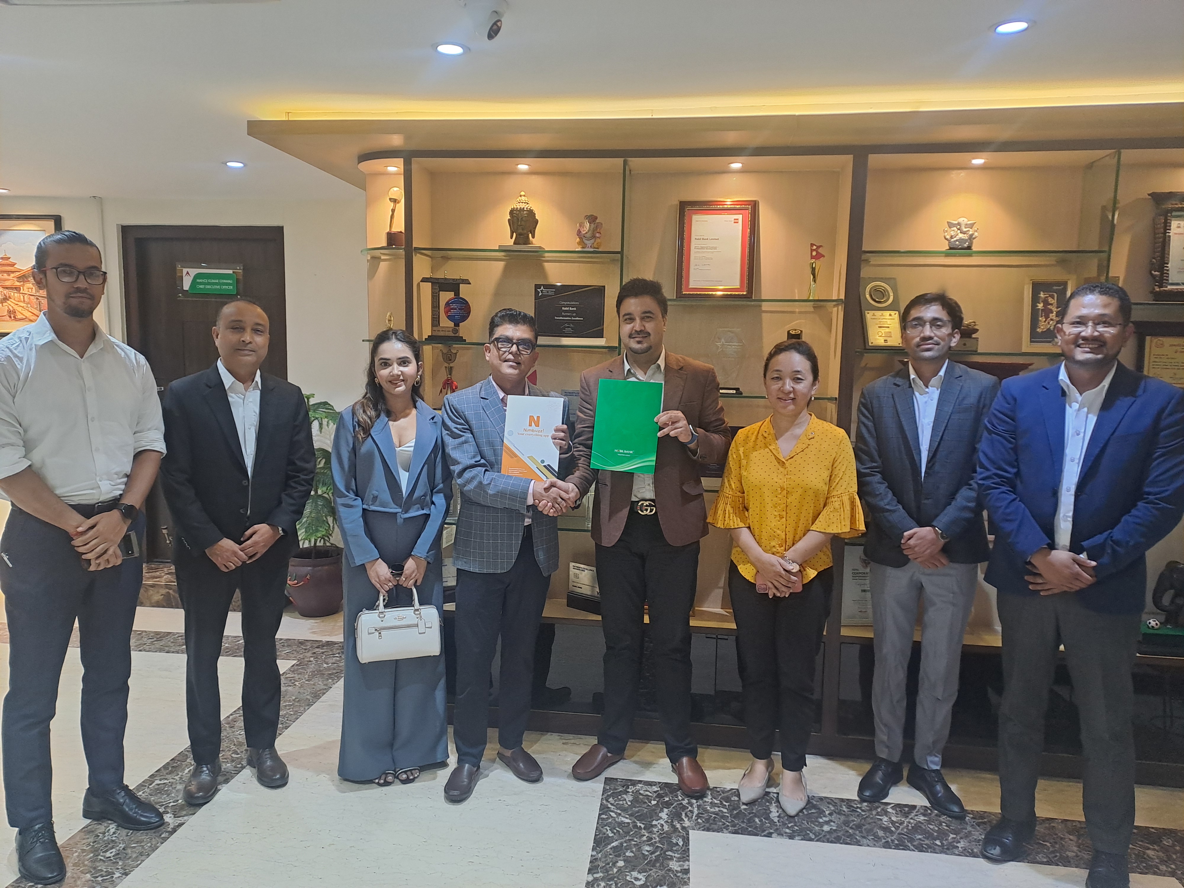 नबिल बैंक र निम्बजबीच अन्तर्राष्ट्रिय डाटा ई–सिम र ड्राइभिङ अनुमतिपत्रका लागि सम्झौता